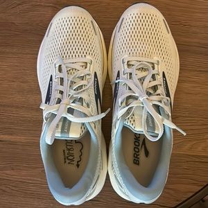 Brooks Ghost 14 running shoes